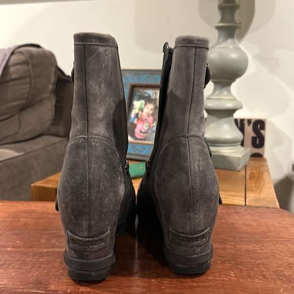 Distressed gray waterproof Sorel boots size 7 great pre loved condition - Picture 4 of 7